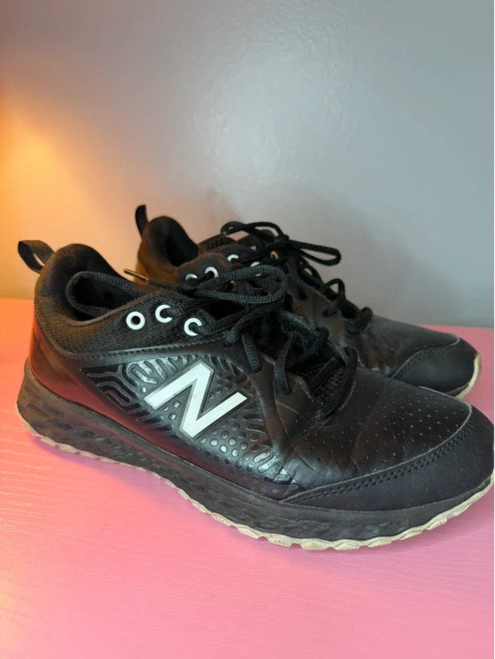 New Balance black lace-up athletic shoes Women’s US size 9 Black with white